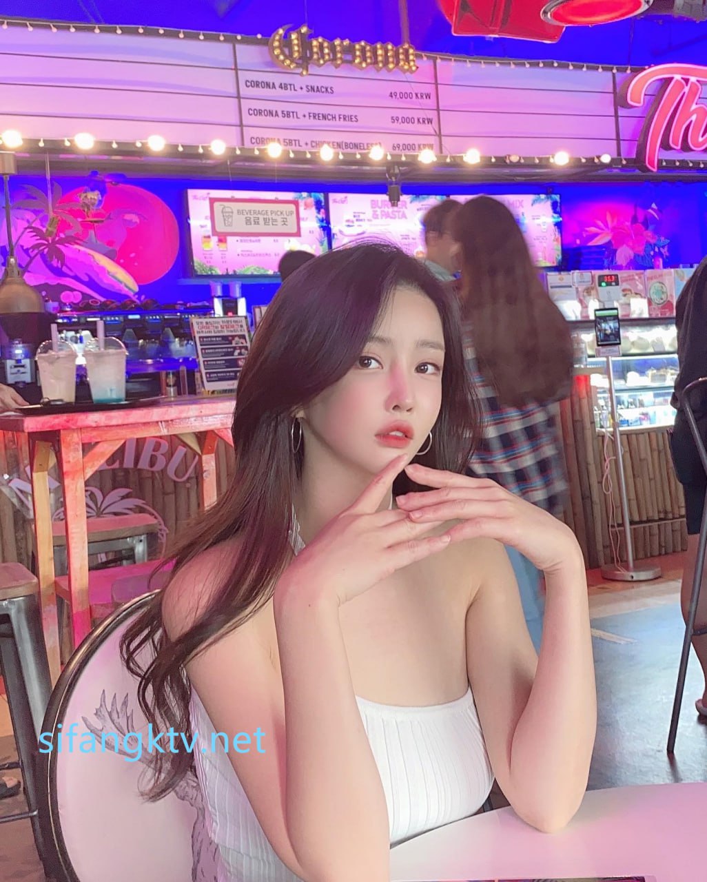 【2023_02_24】Video_of_the_process_of_undressing_outside_🎥.m4v