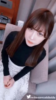 顶级美女晨晨露脸黑丝被大哥扒光常体位压在身下激烈抽插内射中出再撒尿